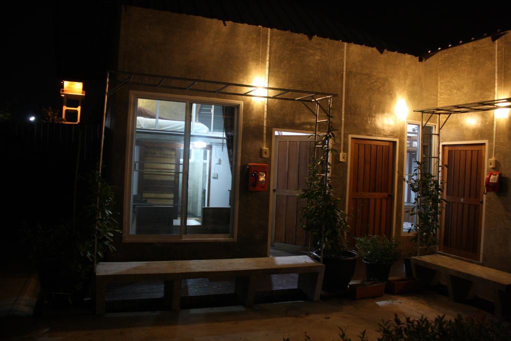 Zan Pla Nade Guesthouse Chiang Rai Habitación foto